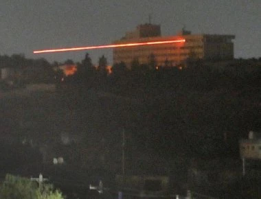 Μακελειό στο Intercontinental: Πετούν ανθρώπους από τα παράθυρα οι τρομοκράτες
